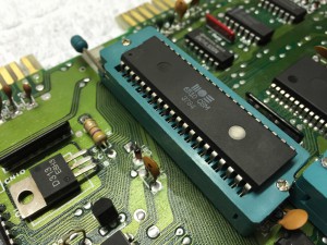 Commodore 64 Assy 250469 Rev. 4 with a possible broken MPU (MOS8500). ZIF socket installed.
