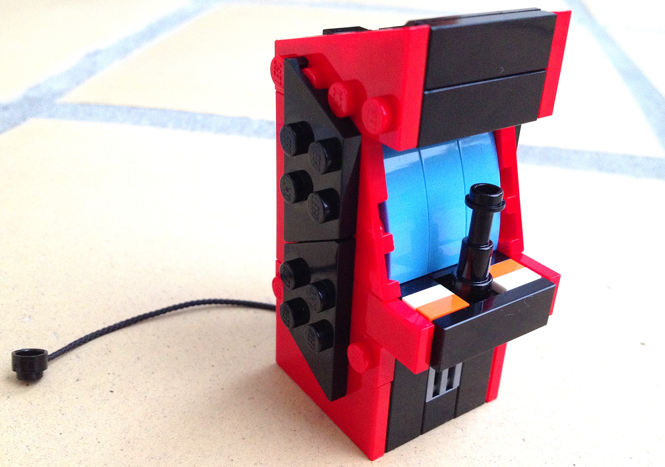 LEGO arcade machine made from LEGO bricks. Awesome office gadget