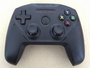 Steelseries Nimbus wireless Controller front view. Hardware review on breadbox64.com