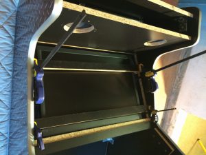 Mounting the LCD screen in the cabinet