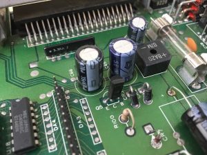 Commodore 64. Capacitor mod. breadbox64.com