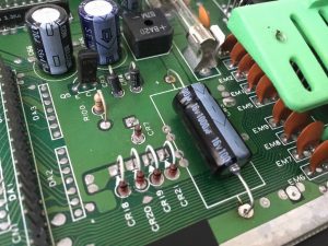 Commodore 64. Capacitor mod. breadbox64.com