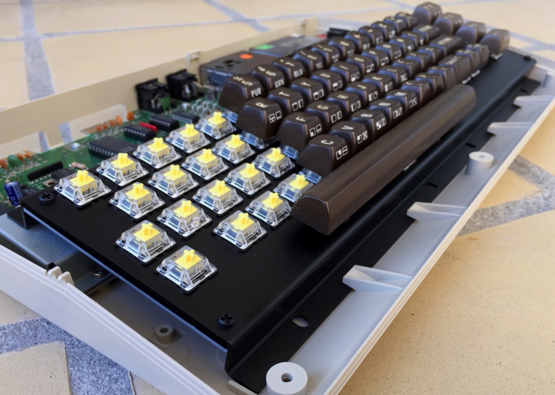 The MechBoard64. Cherry Locking switch. Mechanical keyboard. breadbox64.com